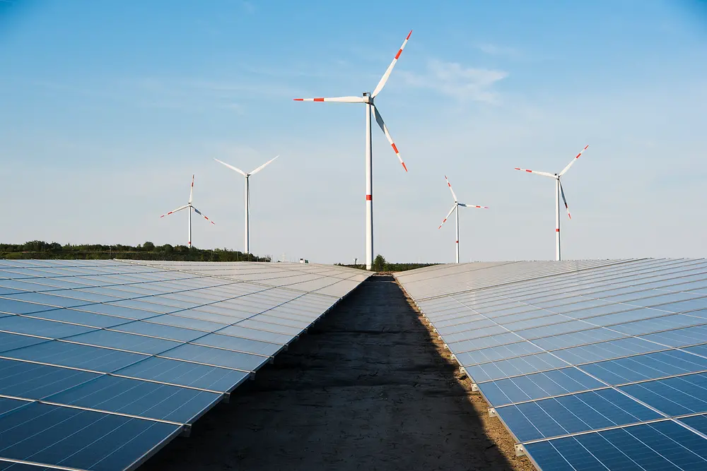 panneaux solaires et éoliennes