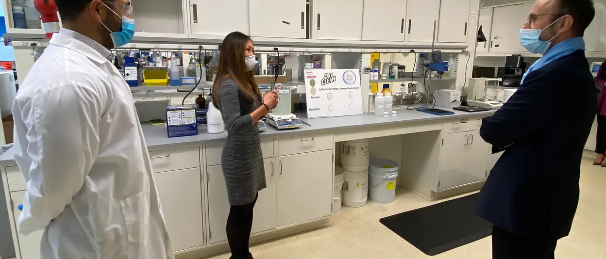 A group of people in Henkel North America’s new Dish Lab. 