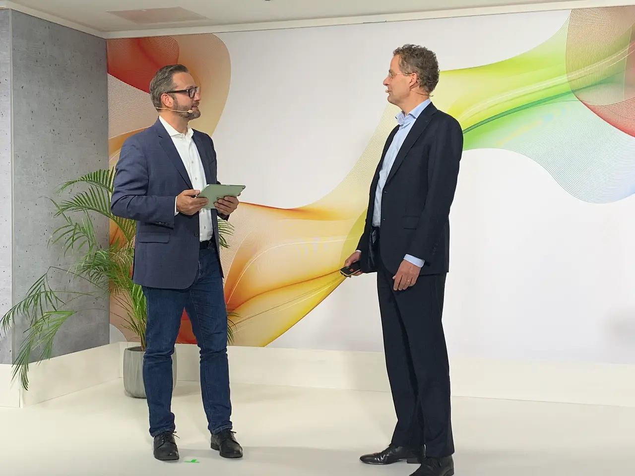 
Henkel Sustainability Days host Grant Kupko interviews Fredric Petit, Partner Sustainable Packaging at Emerald Technology Ventures, live in the Henkel studio in Düsseldorf.