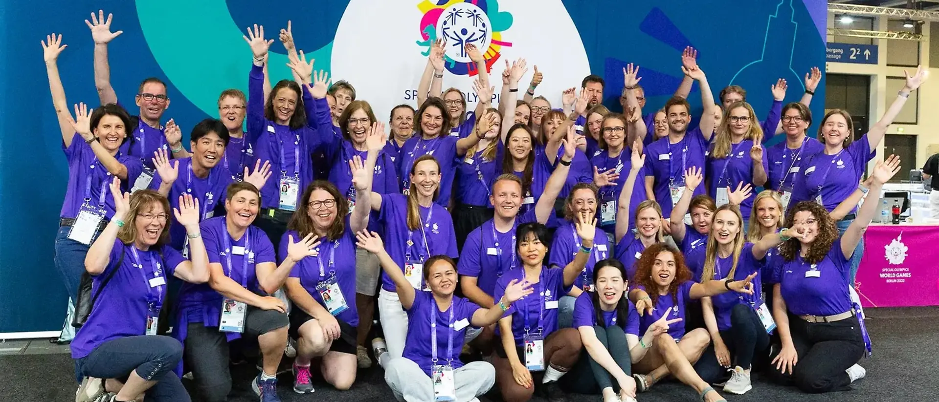 60 Henkel volunteers cheer at the Special Olympics in a group photo.