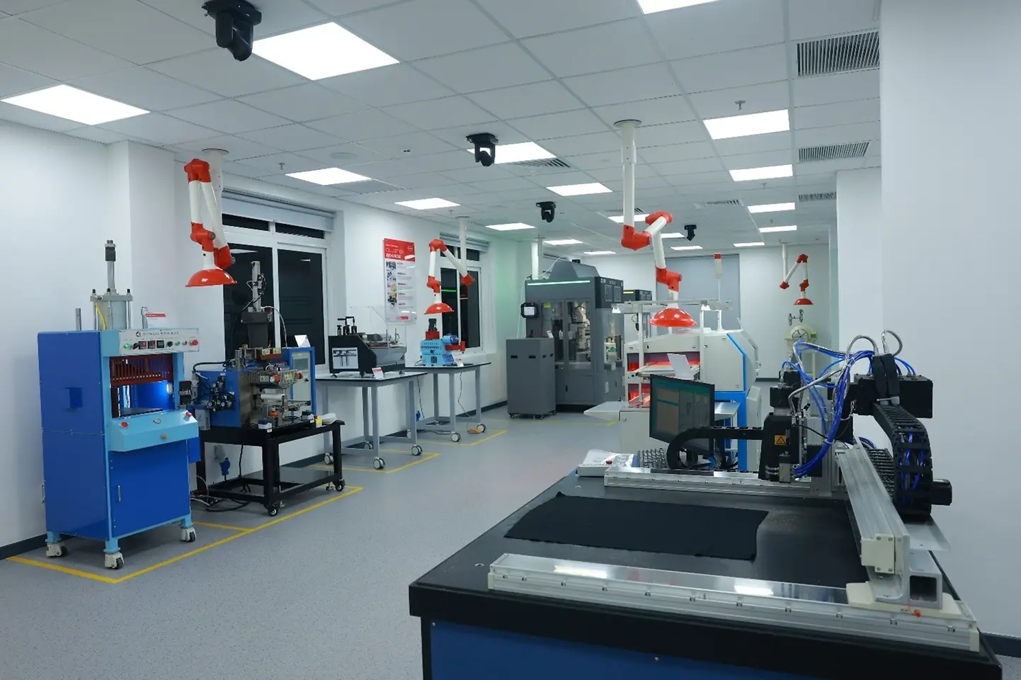 
State-of-the-art lab for footwear and fashion in Thanh Hoa’s Application Center.