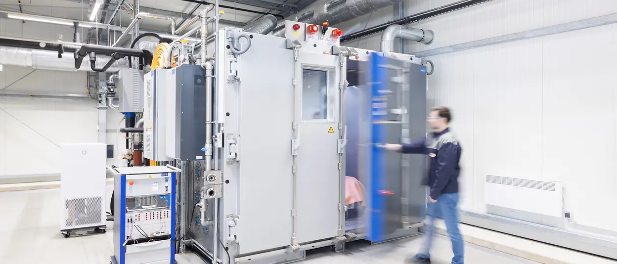 A machine in the Battery Test Center that is operated by an employee to carry out tests on batteries.