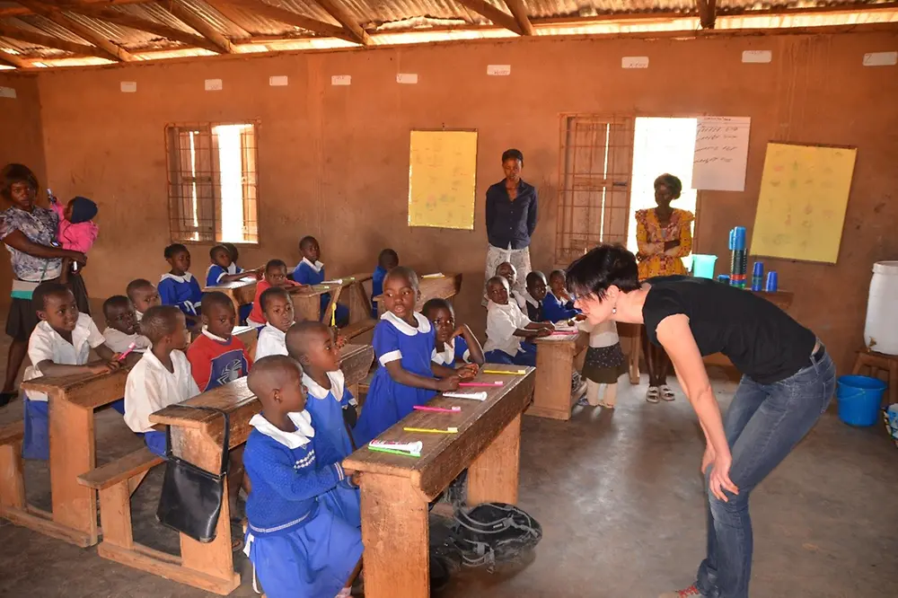 Inga Vockenroth taught a lesson on dental hygiene in the village school in Akumalam