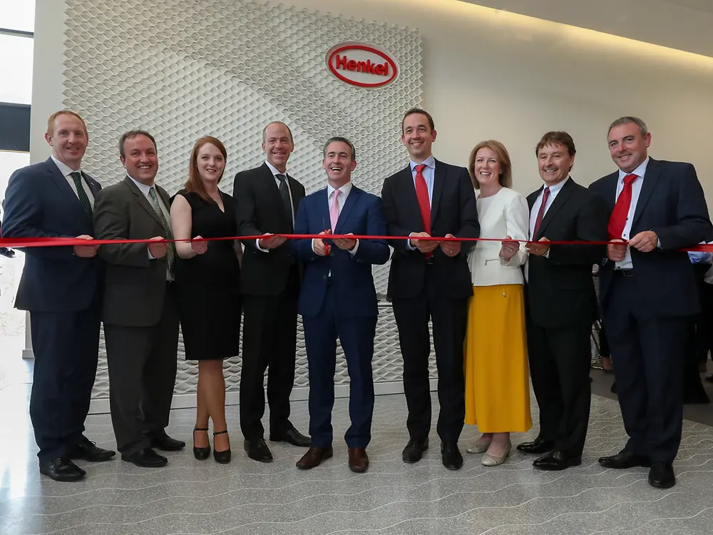 
Opening ceremony in Dublin (from left to right: Michael Lohan, Industrial Development Authority (IDA Ireland); Matthew Holloway, Henkel; Deidre Ledwith, Henkel; Michael Todd, Henkel; Damien English, Irish Minister of State for Housing and Urban Renewal; Philipp Loosen, Henkel; Michelle Yewlett, IDA; Jerry Perkins, Henkel